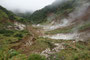 Karibikinsel Dominica. Eine der spannendsten Touren in der Karibik ist die Wanderung zum Boiling Lake. Für die ca. 13 km und 900 hm benötigt man etwa 6 Stunden. Dabei wird von steilen Abhängen bis zu vulkanischen Abgründen alles geboten. Perfekt. 