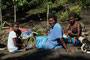 Vanuatu. Ein besonderer Höhepunkt ist der Besuch in den einheimischen Dörfern. Nur wenige Touristen finden den Weg hierher. Die gastfreundlichen Menschen leben von und mit der Natur.