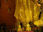 Myanmar. Bagan ist das weitläufigste buddhistische Ruinenfeld der Erde. Der Ananda-Tempel. Im Inneren des Heiligtums befinden sich 4 goldbeladene Buddha-Statuen.