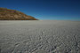 Bolivien. Im Südwesten Boliviens, auf mehr als 3600 Metern Höhe, liegt der Salar de Uyuni, der größte Salzsee unserer Erde. Über 140 km lang und 110 km breit erstreckt sich dieses weiße Wunder der Natur mit seiner fast 10 m dicken Salzkruste.