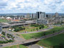 Brasilien. Hauptstadt Brasilia. Die künstliche Stadt, am Reißbrett entworfen. In 1000 Tagen stampften Heere von Bauarbeitern bis 1960 Brasilia aus der roten Erde. Wie ein riesiges Raumschiff liegt die Stadt unter dem blauen Himmel. 