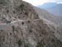 Pakistan. Jeepfahrt von Raikiot Bridge nach Jhel. Der Höhenunterschied beträgt auf 20 km etwa 1.300 Höhenmeter. Gegenverkehr wird hier nicht gerne gesehen.
