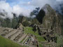Peru. Machu Picchu. Das schönste und rätselhafteste Zeugnis der Inkazeit liegt auf 2.500 m Höhe. Vom Tal aus ist nichts von der gewaltigen Anlage zu sehen. Erst im Jahre 1911 wurden die Ruinen wiederentdeckt. Ein unbeschreiblicher Anblick.