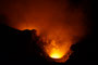 Vanuatu. Der Yasur ist einer der aktivsten Vulkane der Erde. Seit über 800 Jahren spuckt er fast im Minutentakt Lavafontänen, Steinbomben und Rauch in die Höhe. Dazu lassen gewaltige Explosionen die Erde beben. Ein phantastisches Naturschauspiel.