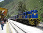 Peru. Der kleine Ort Ollantaytambo ist der Startpunkt für den Inka-Trail und auch für die Schmalspurbahn durch die wilde Urubambaschlucht nach Aguas Calientes.