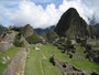 Peru. Machu Picchu. Das schönste und rätselhafteste Zeugnis der Inkazeit liegt auf 2.500 m Höhe. Vom Tal aus ist nichts von der gewaltigen Anlage zu sehen. Erst im Jahre 1911 wurden die Ruinen wiederentdeckt. Ein unbeschreiblicher Anblick.