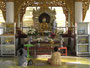 Myanmar. In der Stadt Mandalay. Die Kuthodaw-Pagode. Hier befinden sich die 729 Steintafeln mit der Lehre Buddhas.