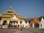 Myanmar. In der Stadt Mandalay. Die Kuthodaw-Pagode. Hier befinden sich die 729 Steintafeln mit der Lehre Buddhas.
