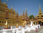 Myanmar. Bagan. Die Shwezigon-Pagode gilt als das Meisterwerk aller Tempelbauten in Bagan.