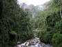 Peru. Aguas Calientes liegt direkt am Fuße von Machu Picchu und bedeutet "Die heißen Wasser". In der Nähe des kleinen Ortes befinden sich herrliche Thermalquellen. 