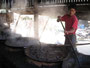 Myanmar. Das Dorf Alt-Bagan. Manufaktur für Pferdebohnenpaste.