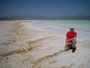 Djibouti. Der Assal-See liegt etwa 173 m unter dem Meeresspiegel. Hier an diesem Salzsee befindet sich der tiefste Punkt von Afrika. 
