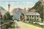 Landro (dt. Höhlenstein) im Höhlensteintal, Gemeinde Toblach (1868-1919 Bzk. Bruneck, Gef. Grafsch. Tirol, hte. Südtirol) gegen die Cristallogruppe der Ampezzaner Dolomiten. Kombinationsfarbdruck 9 x 14 cm; Stengel & Co., Dresden 1902.  Inv.-Nr. vu914kfd0