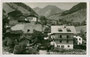 Gasthof Pension „Neuwirt“ in Sellrain, Bezirk Innsbruck-Land, Tirol. Gelatinesilberabzug 9 x 14 cm; Impressum: Much Heiss (gest. 1940), Alpiner Kunstverlag, Innsbruck, Leopoldstraße 12; postalisch gelaufen 1931.  Inv.-Nr. vu914gs00721