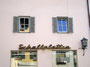 Bald "ausgestorben“? Leuchtschriften über Schaufenstern bei Schallplatten-Elektro-Fernsehen Hinterholzer in Kitzbühel, Hornweg 2. Digitalphoto; © Johann G. Mairhofer 2015.  Inv.-Nr. 2DSC02851