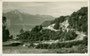 Große Kurve der Innsbrucker Höhenstraße von Hötting auf die Hungerburg, u.a. 1947 Austragungsort eines Bergrennens für Motorräder und Radrennen. Gelatinesilberabzug 9 x 14 cm; Impressum: F.G.J.(?), postalisch befördert 1935.  Inv.-Nr. vu914gs01102