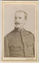 Soldat der bewaffneten Macht Österreich-Ungarns in Feldbluse. Albuminabzug auf Untersatzkarton 10,6 x 6,8 cm (Visitformat). Impressum: Giacinto Ghedina, Cortina Ampezzo um 1880.  Inv.-Nr. vuVIS-00004