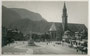 Waltherplatz mit ehem. Stadtpfarrkirche Maria Himmelfahrt (seit 1964 bischöfl. Konkathedrale) und Triebwagen der Straßenbahn Bozen gegen den Virgl. Gelatinesilberabzug 9 x 14 cm; J(osef). Gugler, Bozen um 1920.  Inv.-Nr. vu914gs01168