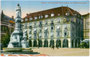 Hotel & Café "Stadt Bozen" (vormals Städtische Mädchenschule) und der Denkmalsbrunnen für Walther von der Vogelweide am Waltherplatz. Farblichtdruck 9 x 14 cm; Aufnahme/Verlag: J(osef). Gugler, Bozen 1913.  Inv.-Nr. vu914fld00001