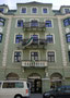 Fassade vom Verbindungshaus und Studentenheim "Josef Pembaur" der fakultativ schlagenden Universitätssängerschaft "Skalden" in Innsbruck-Pradl, Defreggerstraße 32. Digitalphoto; © Johann G. Mairhofer 2013.  Inv.-Nr. 1DSC06253