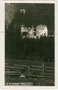 Ruine der ehem. Zollburg Fernstein (13. Jh.) und Schloss Fernsteinsee (1519 urkundlich erwähnt), Gemeinde Nassereith an der Fernpassstraße. Gelatinesilberabzug 9 x 14 cm; Impressum: Wilhelm Stempfle, Innsbruck um 1925.  Inv.-Nr. vu914gs00334