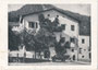 Ansitz Kandelburg, 1284 erstm. urk. erw. im Besitz u.v.a. die Grafen Wolkenstein (heute Fremdenpension) in der Marktgemeinde Mühlbach, Bez.gem. Eisacktal, Südtirol. Autotypie 10 x 15 cm ohne Urhebernachweis, um 1955.  Inv.-Nr. vu105at00018