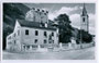 Ehem. Wasserburg Latsch vom 13. Jh. der Herren von Annenberg (heute Hotel) und die Reformierte Kirche in Latsch im Vinschgau, Südtirol. Gelatinesilberabzug 9 x 14 cm; Joh. F. Amonn S.A., Bozen-Meran 1940.  Inv.-Nr. vu914gs00154