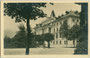 Neues Kurhaus in Levico in der Valsugana, Via Silva Domini, 1, heute "Imperial Grand Hotel Terme". Gelatinesilberabzug 9 x 14 cm; Aufnahme: A(ugusto). Bortoluzzi, Levico; Verlag: Joh(ann). F(ilibert). Amonn, Bozen 1913.  Inv.-Nr. vu914gs01146
