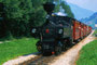 Personenzug mit Dampflokomotive Nr. 2 "Zillertal" in voller Fahrt talauswärts Richtung Jenbach. Farbdiapositiv 24 x 36 mm; © Johann G. Mairhofer 1982.  Inv.-Nr. dc135kd5031.5_04