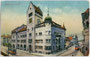 Mit Elementen von Neorenaissance und Überetscher Stil (Planung Alois Delug) errichtetes, 1905 eröffnetes Stadtmuseum Bozen an Sparkassen-/Museumstraße (v.l.n.r.). Photochromdruck 9 x 14 cm; Joh. F. Amonn, Bozen 1910.  Inv. Nr. vu914pcd00079
