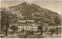 Caserma della Scuola Alpina di Finanza (bis 1919 Tiroler Landesschützenkaserne) in Predazzo, Val di Fiemme. Rastertiefdruck 9 x 14 cm; Ed. ris. S. Partel, Predazzo/Stabilimento Grafico C. Capello, Milano um 1930.  Inv.-Nr. vu914rtd00034