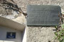 Hausnummerntafel und gebäudehistorische Information am ehem. Ansitz Aicham, ein 1514 erstm. erwähntes Laubenhaus mit Eckpavillon und Garten in Heiligkreuz, Hall in Tirol, Sulzgassl 4. Digitalphoto; © Johann G. Mairhofer 2016.  Inv.-Nr. 2DSC04395
