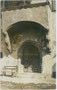 Gartenseitiges Portal vom Ansitz Sternbach in Mühlau (Stadt Innsbruck), Sternbachplatz 2. Gelatinesilberabzug 9 x 14 cm; Aufnahme und Verlag von A(lfred). Stockhammer, Hall in Tirol 1914.  Inv.-Nr. vvu914gs00495