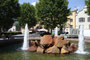 Springbrunnen am Unteren Stadtplatz von Hall in Tirol. Digitalphoto; © Johann G. Mairhofer 2013.  Inv.-Nr. 1DSC07325