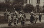 Akteure als Ritter beim Festumzug zum Stadtgründungsjubiläum 1000 Jahre Brixen 1901. Gelatinesilberabzug 9x14cm; kein Impressumsvermerk.  Inv.-Nr. vu914gs00226