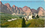 Die Regensburger Hütte im Gemeindegebiet von St. Christina in Gröden, Gbz. Kastelruth, Bzk. Bozen, Gefürst. Grafsch. Tirol (heute Südtirol) mit der Geislergruppe der Dolomiten. Photochromdruck 9 x 14 cm; Joh. F. Amonn, Bozen 1910.  Inv.-Nr. vu914pcd00230