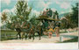 Dreispänniger Pferdeomnibus (Doppeldecker) der k.k. Österr. Post in Toblach, Gbz. Welsberg, Bzk. Bruneck, Gefürst. Grafsch. Tirol nach Cortina d'Ampezzo. Kombinationsfarbdruck 9 x 14 cm; Joh. F. Amonn, Bozen 1902.  Inv.-Nr. vu914kfd00032
