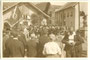"Fronleichnam Tarrenz". Gelatinesilberabzug 6 x 9 cm; Privatphoto um 1925.  Inv.-Nr. vu609gs00023