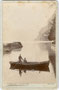 Österreich-Ungarischer Offiizier in Damenbegleitung bei einer Ruderpartie. Albuminpapier auf Untersatzkarton 16,6 x 10,8 cm (Cabinet-Format).. Aufnahme: Augusto Baroni, Riva um 1890..  Inv.-Nr. vuCAB-00128vuCAB--00128