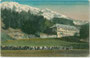 Mineralbad in Baumkirchen, Gbz. Hall in Tirol, Bzk. Innsbruck-Land; Quelle angebl. von H. Guarinoni entdeckt, Mitte 17. Jh. bis 1939 in Betrieb, 1984 geschleift worden. Farblichtdruck 9 x 14 cm; Impressum: E. Jilovsky, Prag 1916.  Inv.-Nr. vu914fld00053