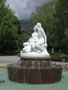 "Salige Fräulein", Brunnenskulptur aus Laaser Marmor von Bildhauer Hans Plangger (1899 Laas -1971 Bozen) im Stadtpark Rapoldi in Pradl an der Körnerstraße, Stadtgemeinde Innsbruck. Digitalphoto; © Johann G. Mairhofer 2014,  Inv.-Nr. 1DSC09155