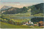 Vorderthiersee, Gemeinde Thiersee, Bzk. Kufstein, Tirol mit kath. Pfarrkirche St. Margaretha von Nordwesten gegen Thiersee und Kaisergebirge. Farblichtdruck 9 x 14 cm; Kunstverlag A(nton). Karg Kufstein, postalisch befördert 1913.  Inv.-Nr. vu914fld00073
