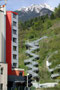 Brückenartige Stahlfreitreppe mit schwebendem Stiegenverlauf am Abhang zwischen Speckweg am oberen und Anna-Stainer-Knittel-Weg am unteren Ende vom Sonnenhang in Innsbruck-Hötting. Digitalphoto; © Johann G. Mairhofer 2016.  Inv.-Nr. 2DSC04876