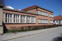 Städt. Kindergarten Pradl, Stadt Innsbruck, Pembaurstraße 20 von Südwesten (Fassade zur Egerdachstraße), errichtet 1928 im Stil der Neuen Sachlichkeit (Arch. Michael Prachensky). Digitalphoto; © Johann G. Mairhofer 2013.  Inv.-Nr. 1DSC06381