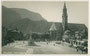 Waltherplatz mit Stadtpfarrkirche Maria Himmelfahrt (seit 1964 bischöfl. Konkathedrale) und Triebwagen der Straßenbahn Bozen gg. den Virgl. Gelatinesilberabzug 9 x 14 cm; J(osef). Gugler, Bozen (Poststempel 29.7.1924).  Inv.-Nr. vu914gs01168