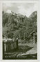Höhenluftkurort Virgen (1.200m) mit Burgruine RABENSTEIN und Kristallkopf (veraltet: Kristallkogel), 3.007m in der Venedigergruppe der Hohen Tauern. Gelatinesilberabzug 9x14cm; Foto Zahradnik, Wien; postalisch gelaufen 1935.  Inv.-Nr. vu914gs00536