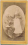 Alter Herr (Vater oder Großvater?) und junge Frau, wohl Generationenportrait. Albuminabzug (Cameebild) auf Untersatzkarton 8,7 x 5,4 cm (Visit-Format). Atelier von A. Ortner aus Innsbruck in St. Johann, Bzk. Kitzbühel, Tirol.  Inv.-Nr. vuVIS-00264