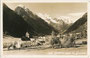 Dorfzentrum von Gschnitz, Bzk. Innsbruck-Land mit Pfarrkirche zu Unserer Lieben Frau vom Schnee (Maria-Schnee-Kirche) gegen Pflerscher Tribulaun. Gelatinesilberabzug 9 x 14 cm; Sepp Ritzer & Elis Braunhoff, Innsbruck um 1935.  Inv.-Nr. vu914gs01232