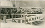 Passagiere vom MS „Stadt Innsbruck“ (vormals „Stella Maris“) bei einer Rundfahrt auf dem Achensee, bez.: "August 1925". Gelatinesilberabzug 9 x 14 cm, Aufnahme: Julius WERNER, (Hotel) Scholastika in Achenkirch.  Inv.-Nr. vu914gs00018