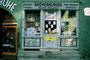 Bücherklause K. Haertel (heutige Inhaber Susanne und Oliver Thomson) im Ansitz Lamberg in Kitzbühel, Vorderstadt 20. Farbdiapositiv 24 x 36 mm, © Johann G. Mairhofer 1978.  Inv.-Nr. dc135kd5032.12_30